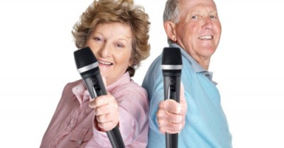 Karaoke en el adulto mayor.